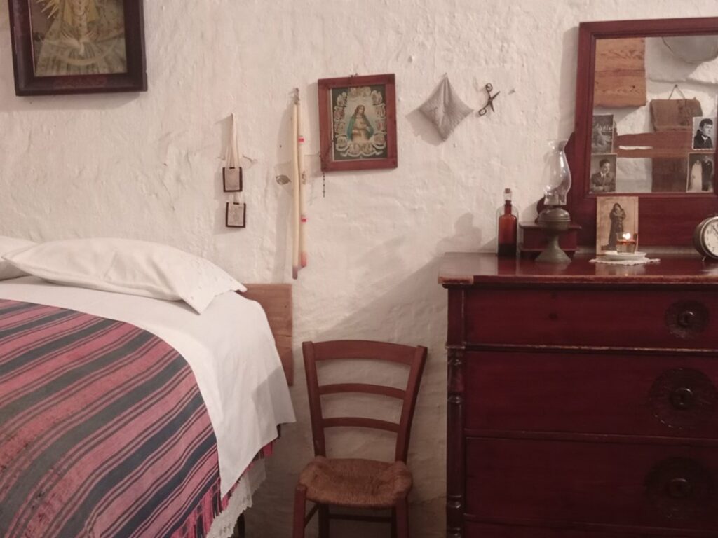 Storica Casa Grotta vico Solitario