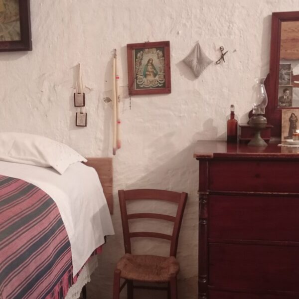 Storica Casa Grotta vico Solitario